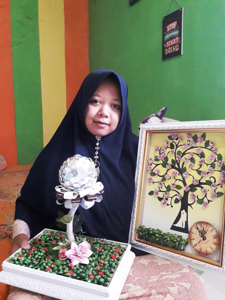 Yani Siti Mulyani Perajin Hiasan  Mahar  Pernikahan Semula 