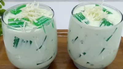 Resep Buko Pandan yang Creamy, Dessert Segar dengan Isi Melimpah (image from screenshot Youtube CR Cook)