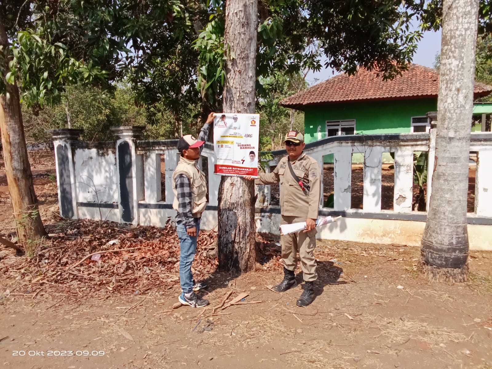 Satpol Pp Dan Panwaslu Cikaum Tertibkan Alat Peraga Sosialisasi Pasundan Ekspres 