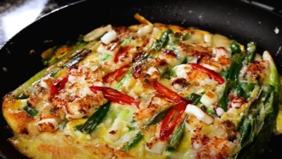 Resep Pajeon, Makanan Korea Mirip Bakwan yang Rasanya Lezat Banget (image from screenshot Youtube maangchi)
