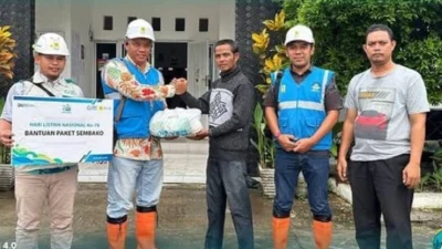 Gerak Tanggap PLN UP3 Karawang dalam membantu warga yang terdampak Banjir di Desa Karangligar