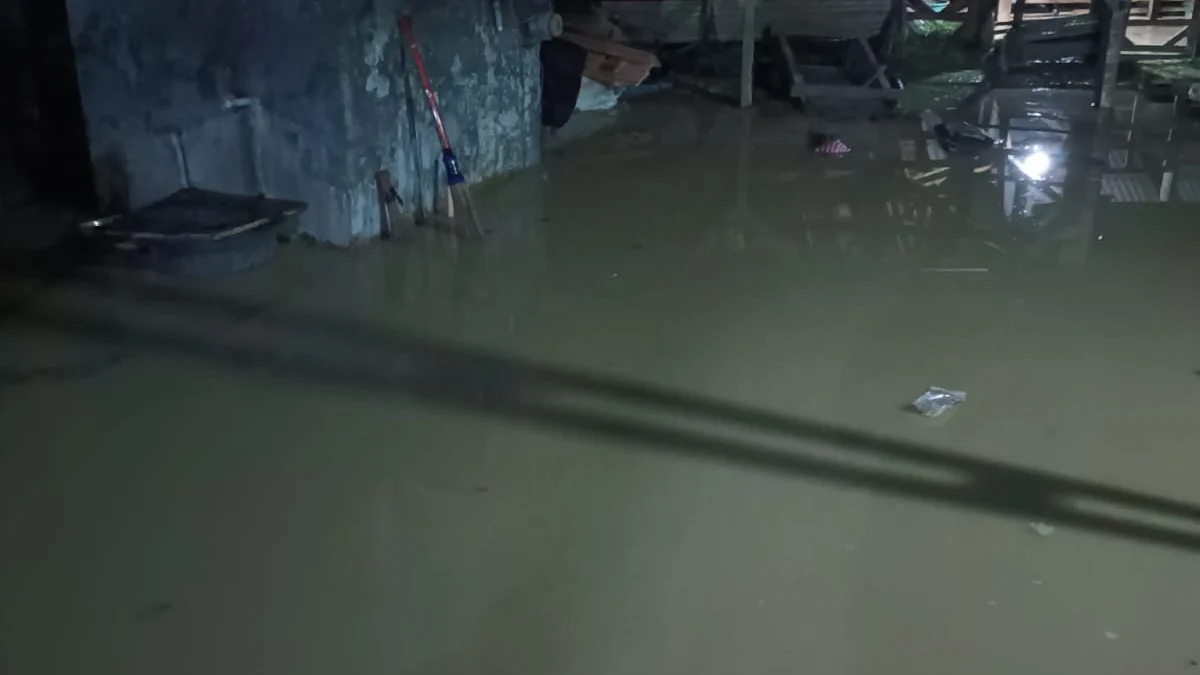 Hujan Deras dan Air Kali Cipunagara Meluap Rumah Warga Kp. Bojonegara Desa Bojonegara Terendam